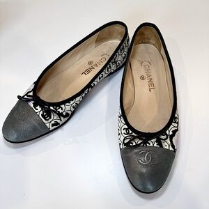 Rare Chanel Black & White CC Logo Canvas & Leather Cap Toe Ballet Flats, Sz 40